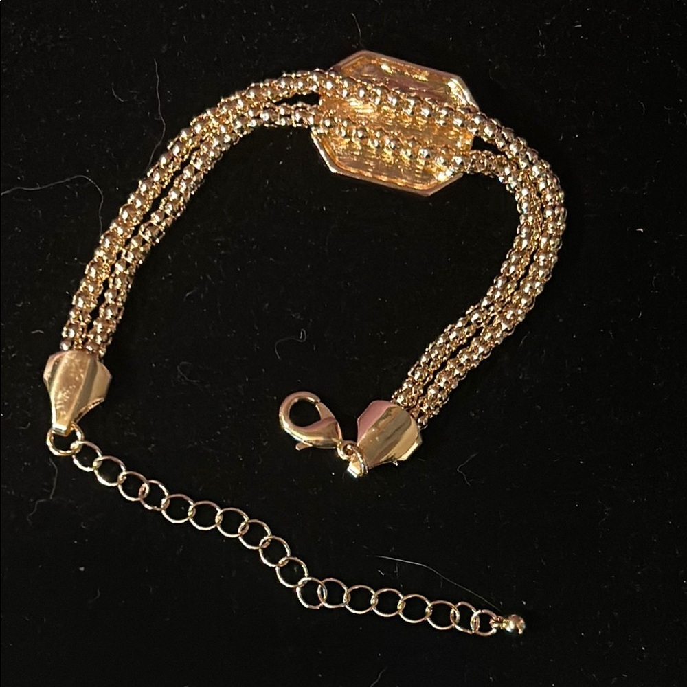 *Vintage-Inspired Gold Tone & Iridescent Gemstone Bracelet with Ornate Details - Picture 5 of 8